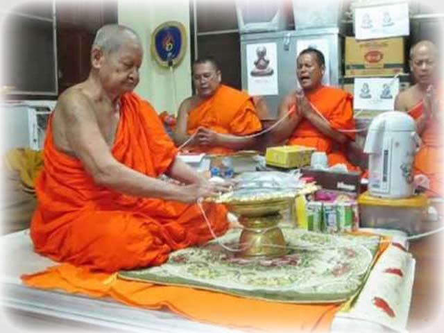 Luang Phu Waas Blessing Amulets at Wat sapan Sung