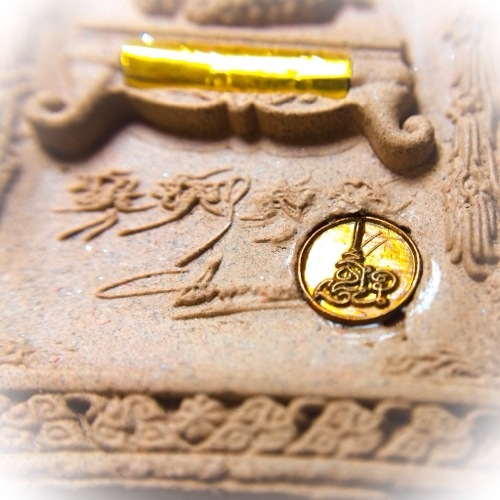 Special Look Namo Slug with magic spell is inserted into the amulet