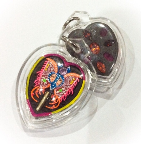 Taep Jamlaeng Butterfly King Amulet hearts