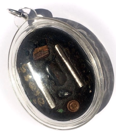 Rear face of locket Khun Chang